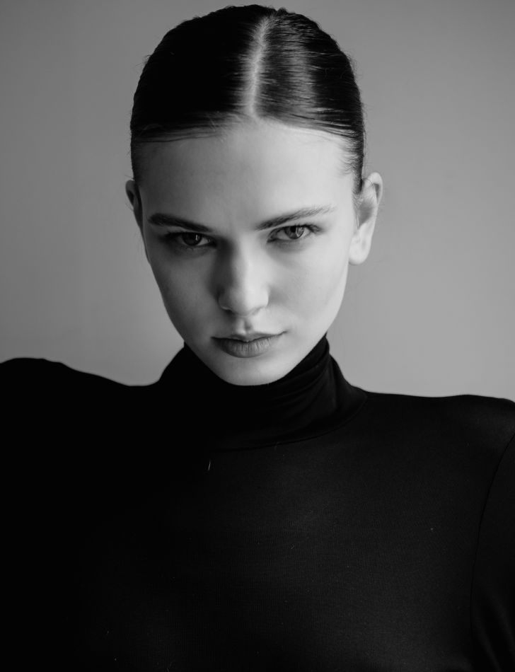 Gloria Dinov - New faces (web)