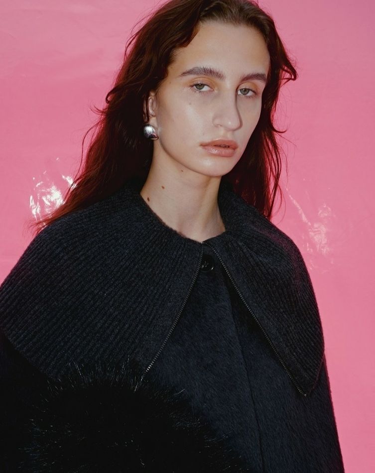 Eliza Antaneka - New faces (web)