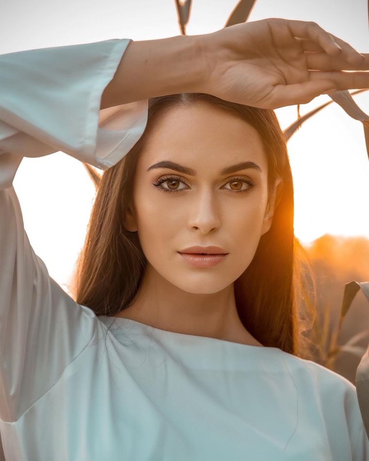 Bettina  - book large