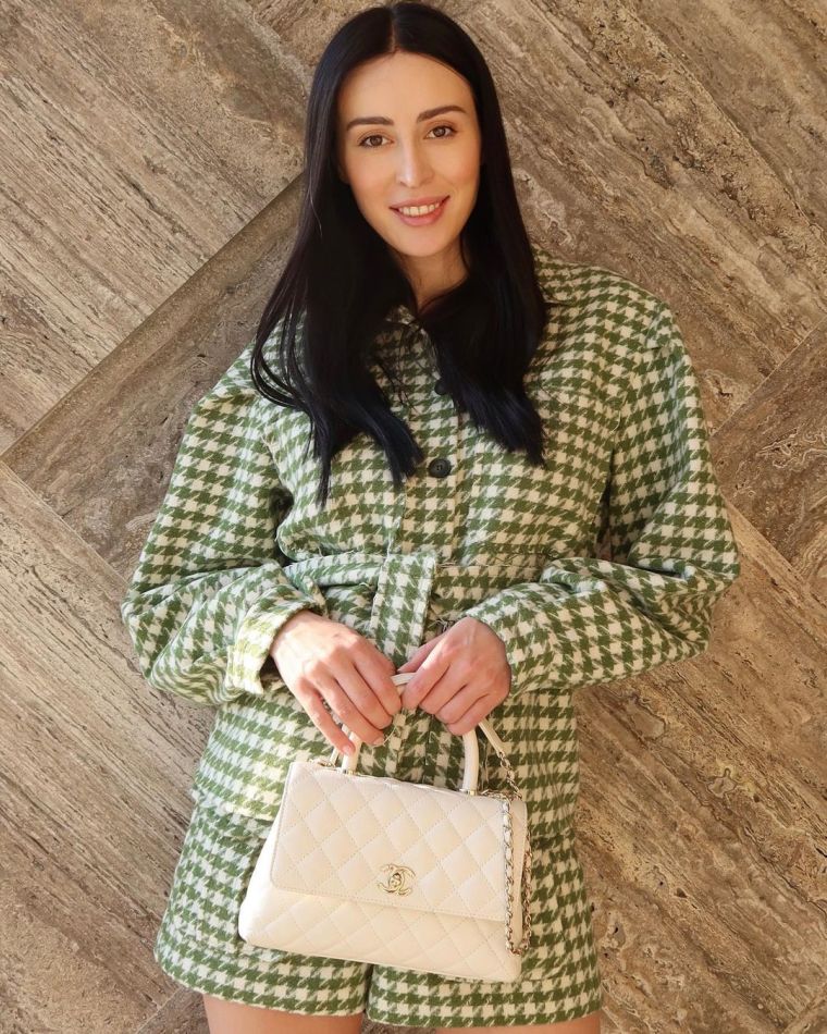 Elvira - profile picture