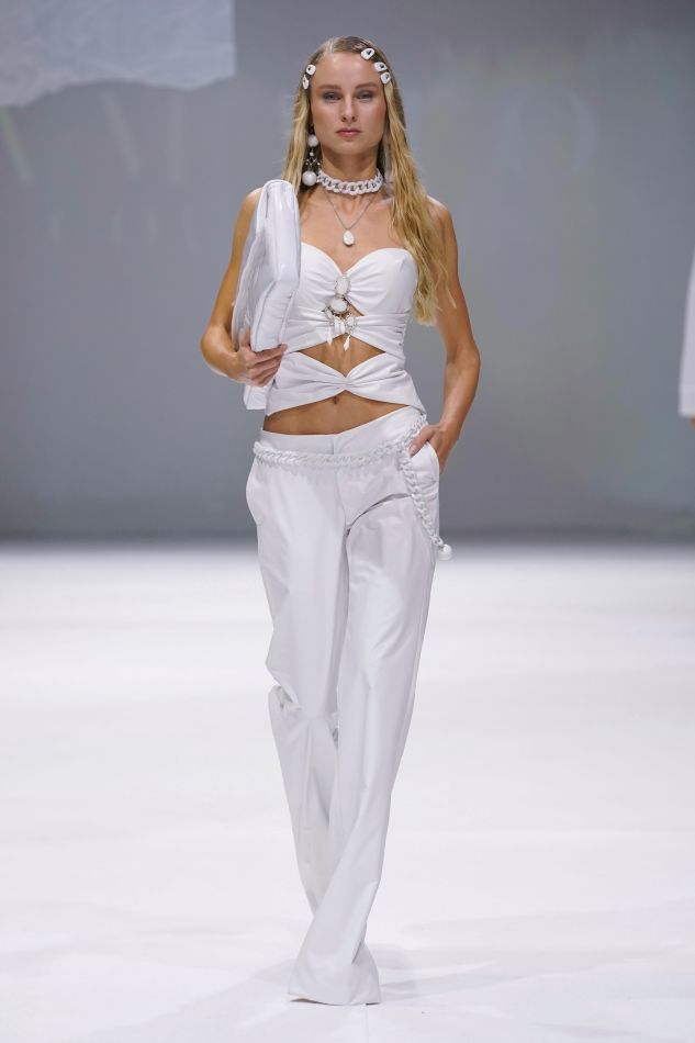 Yulia  - book thumbnail