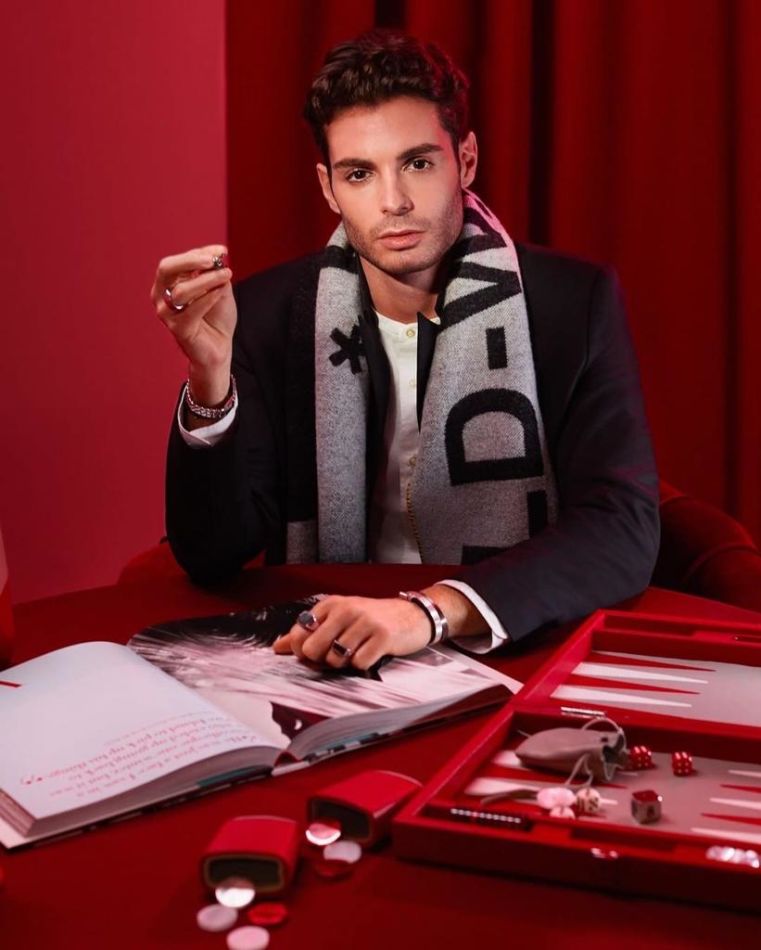 Dario  - book thumbnail