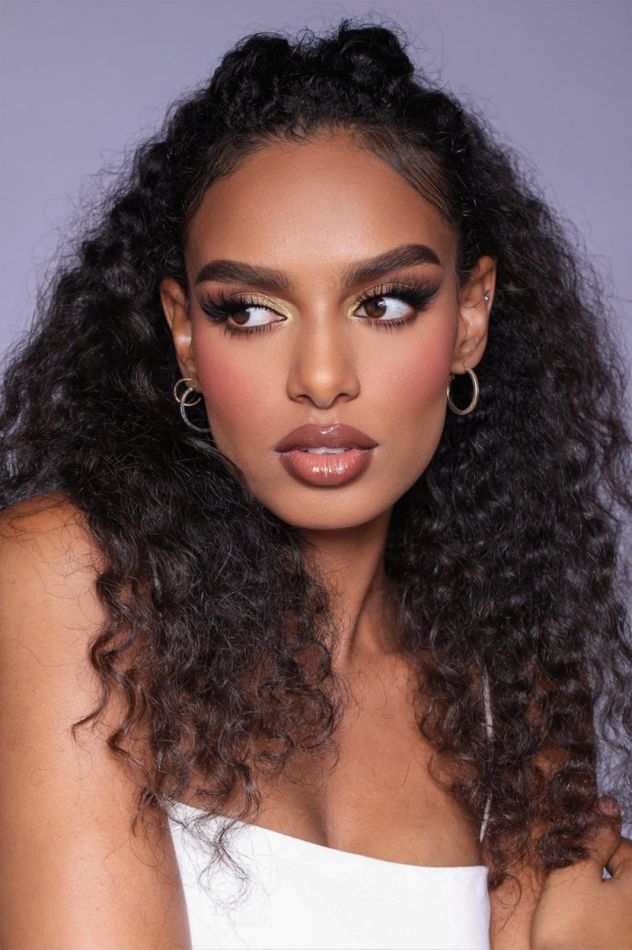 Esra  - profile picture