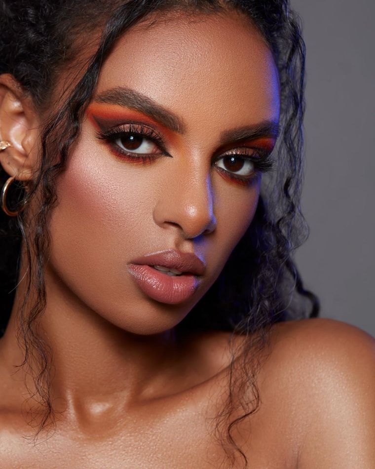 Esra  - book thumbnail