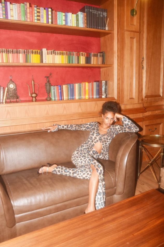 Esra  - book thumbnail