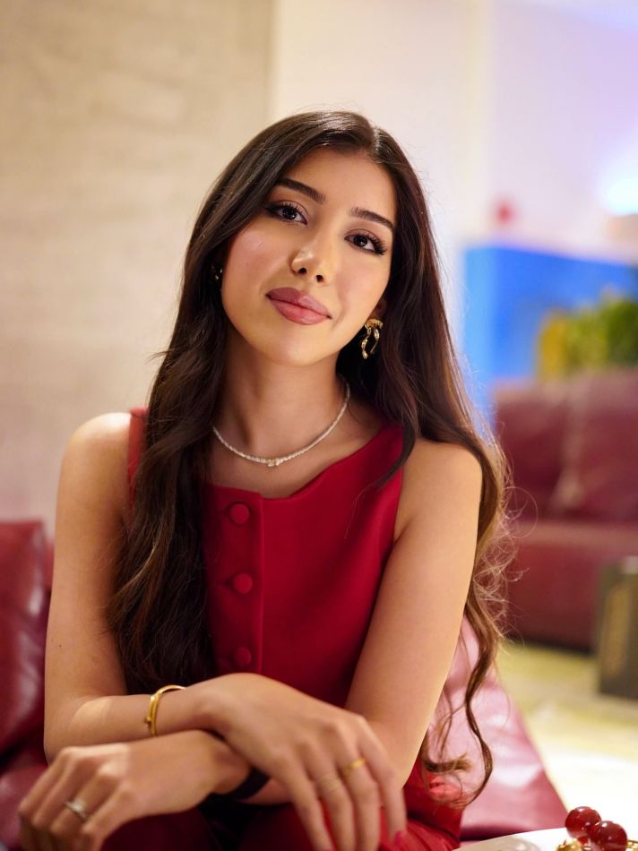 Neela Latifi - profile picture