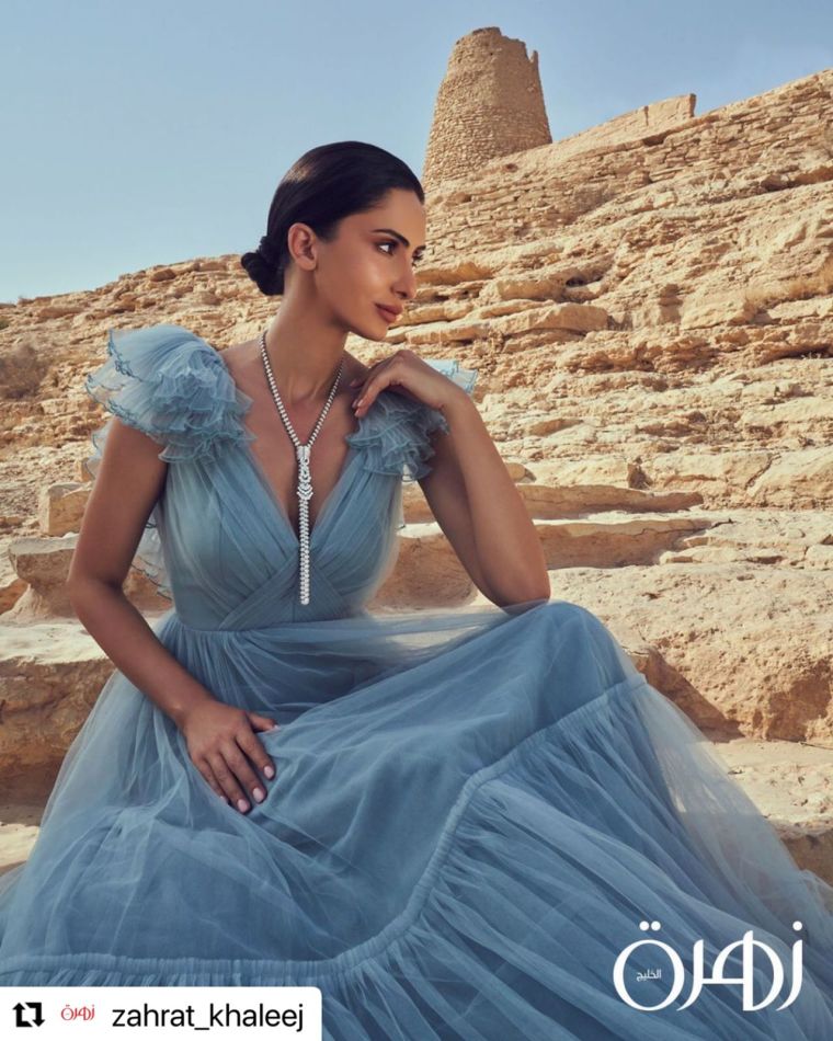 Dora  - book thumbnail