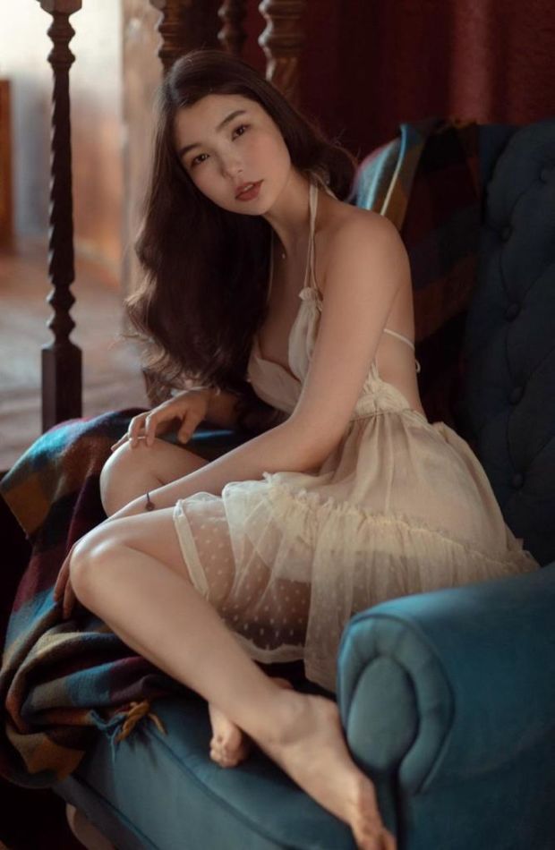 Elena E - book thumbnail