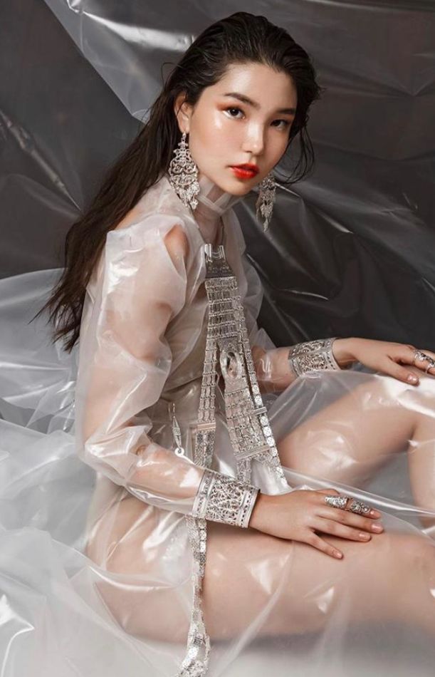 Elena E - book large