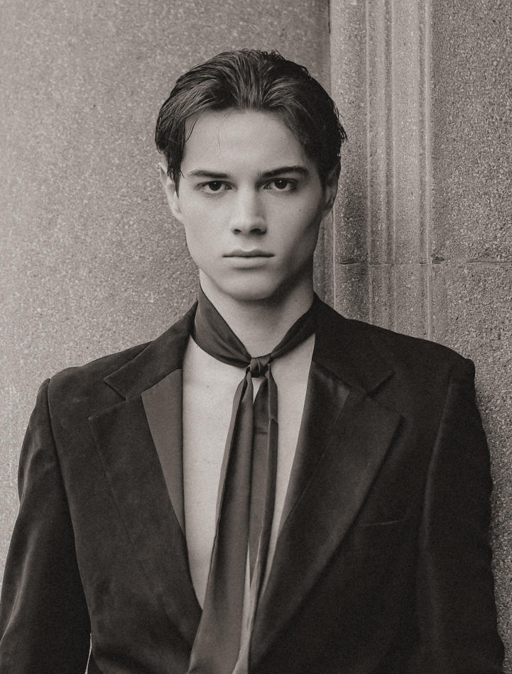 Marc Carbonell - fashion model portfolio photo 15