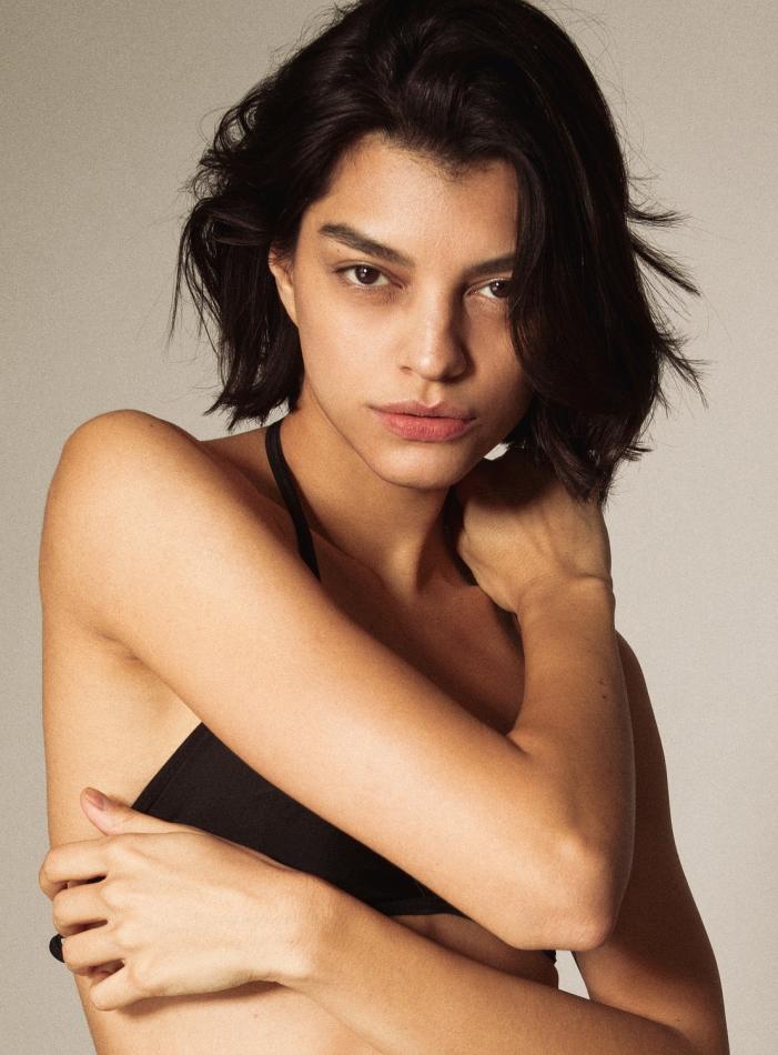Bianca Redmerski - fashion model portfolio photo 1