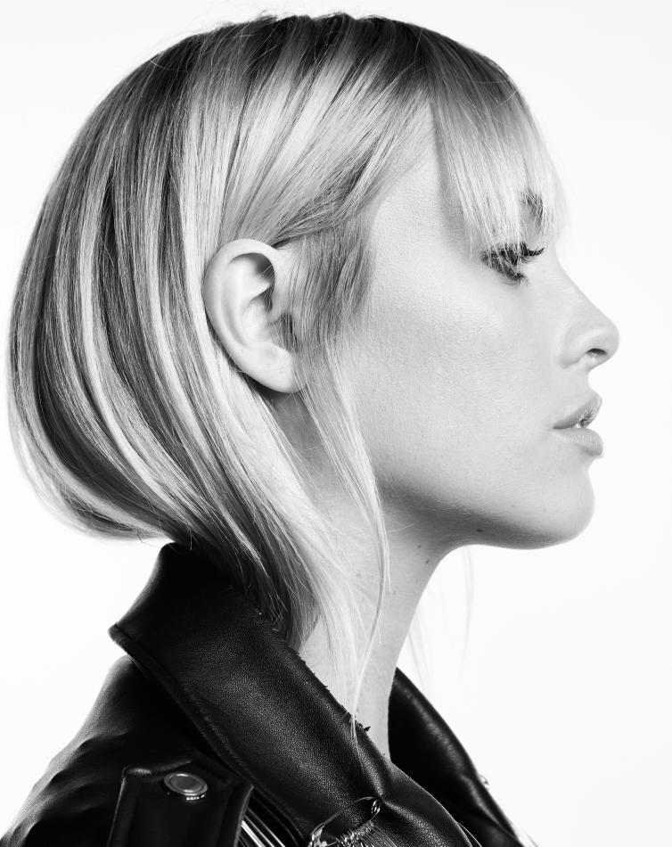 Chiara Hovland - fashion model portfolio photo 21