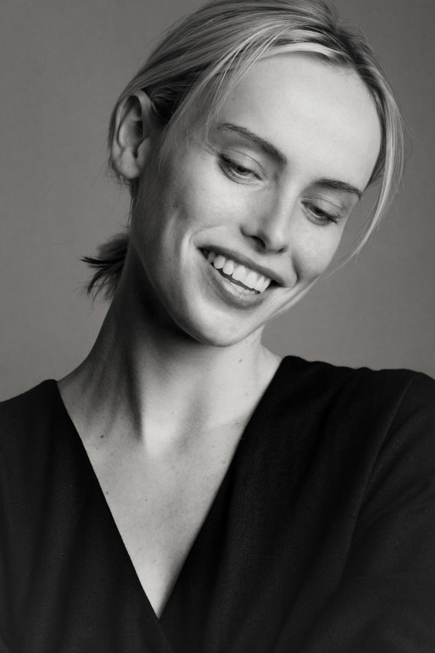 Chiara Hovland - fashion model portfolio photo 17