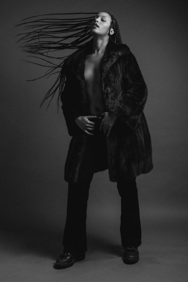 Londyn Harris - fashion model portfolio photo 2