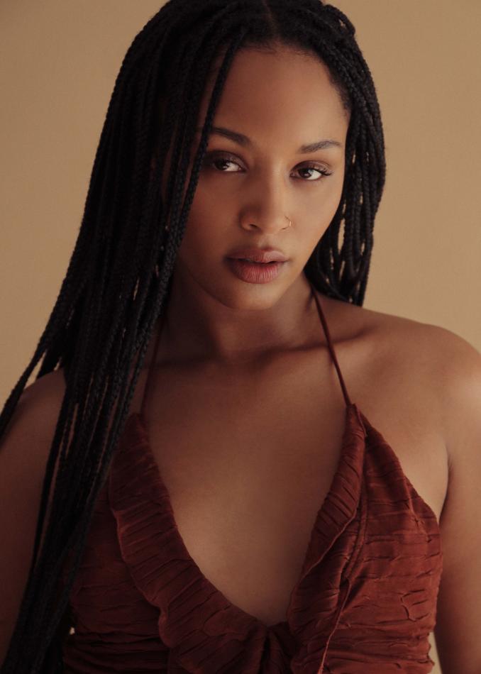 Londyn Harris - fashion model portfolio photo 15