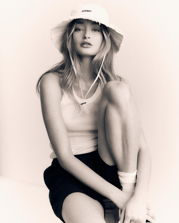 Zoey Kay - fashion model portfolio photo 21