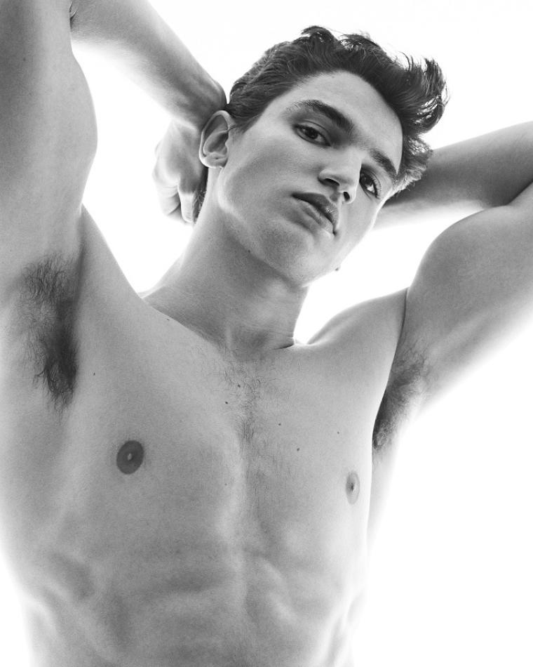 Matheus Mesquita - fashion model portfolio photo 17