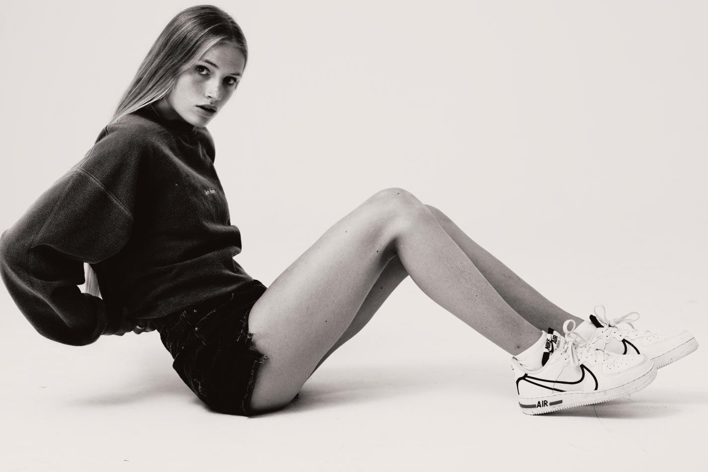 Poppy Jet Oliver - fashion model portfolio photo 16