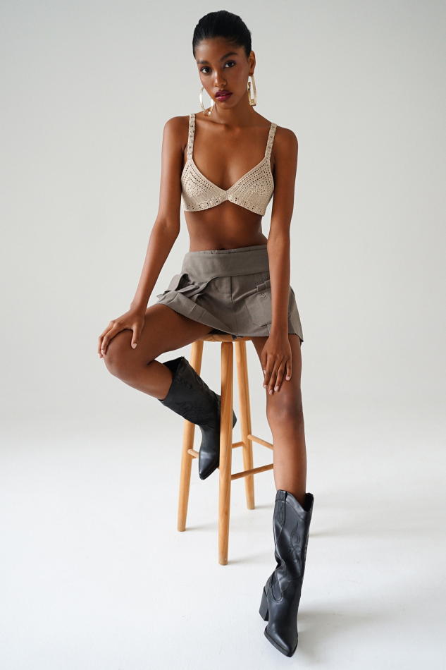 Melanie Castillo - fashion model portfolio photo 17