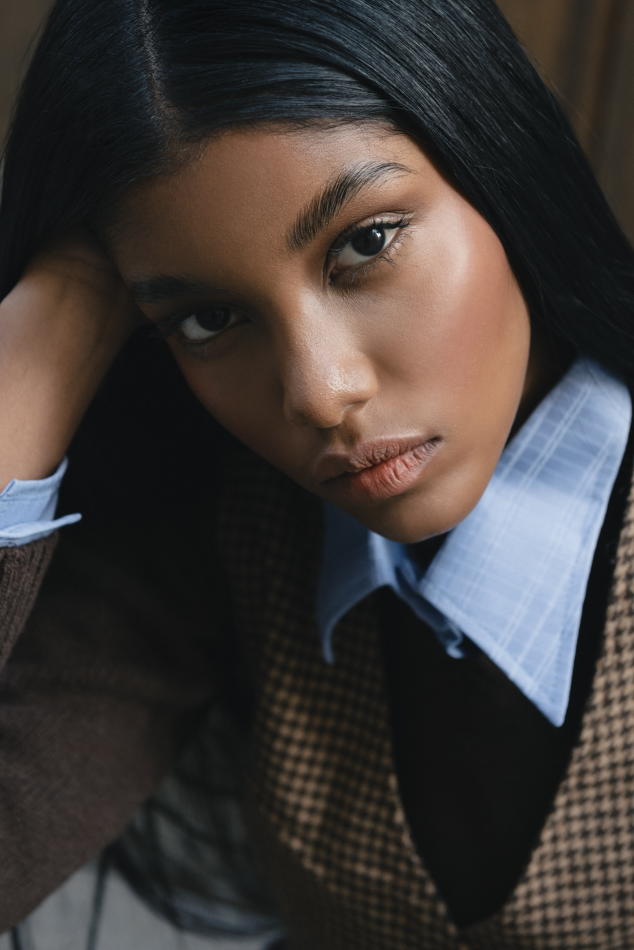 Melanie Castillo - fashion model portfolio photo 5