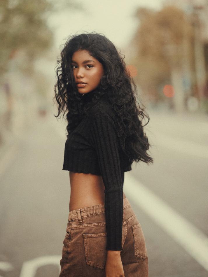Melanie Castillo - fashion model portfolio photo 21