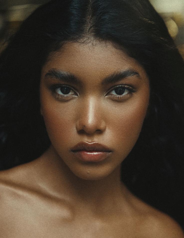 Melanie Castillo - fashion model portfolio photo 20