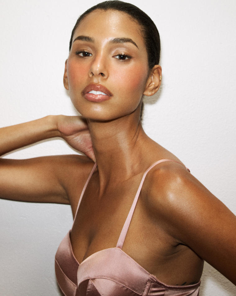 Paris Naro - fashion model portfolio photo 10