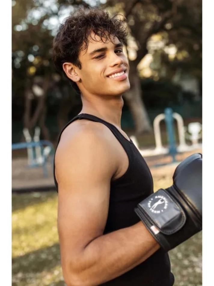 Anthony Quiñones - fashion model portfolio photo 18
