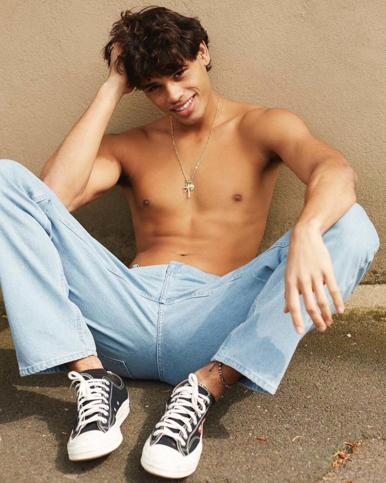 Anthony Quiñones - fashion model portfolio photo 13
