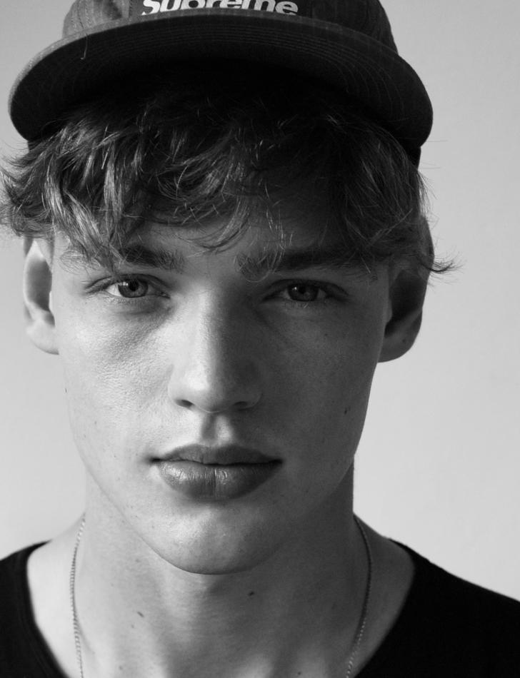Maik Hofstra - fashion model portfolio photo 24