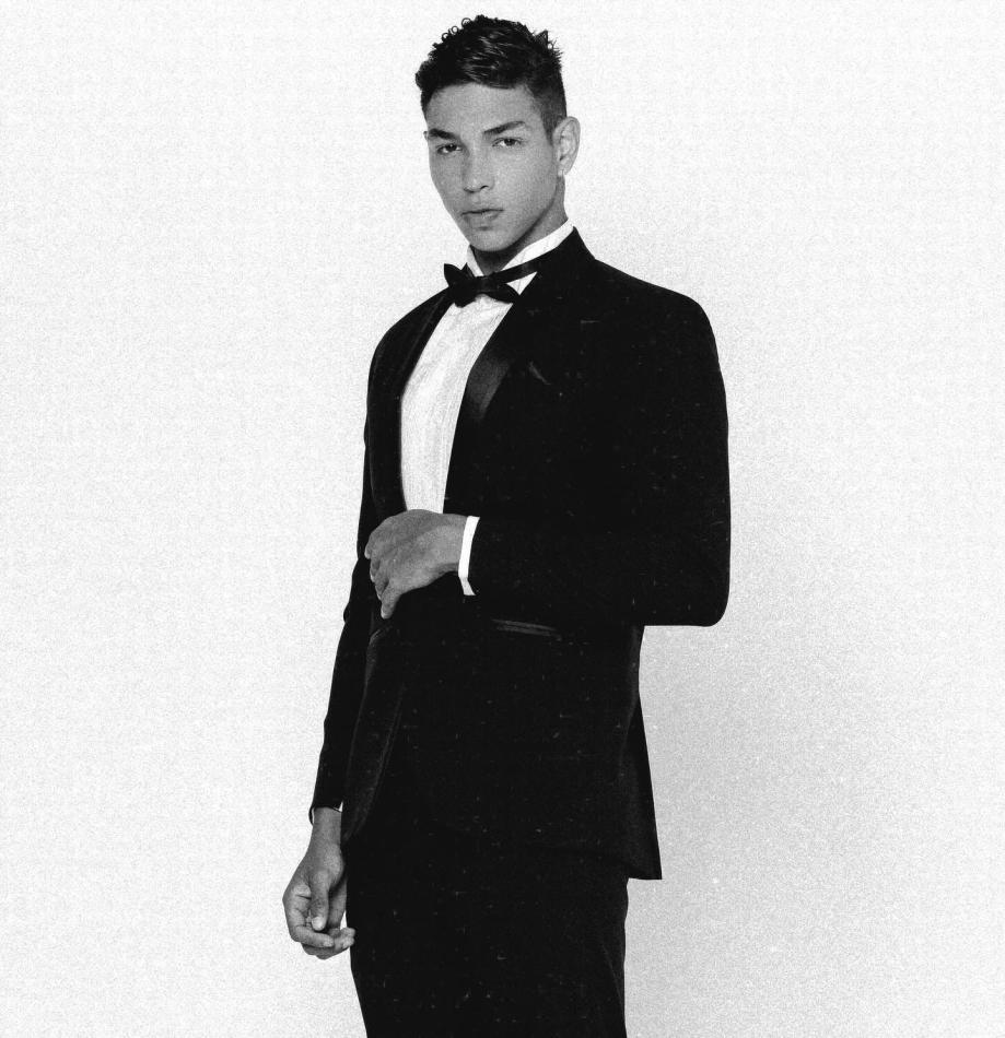 Gabriel Alencar - fashion model portfolio photo 8