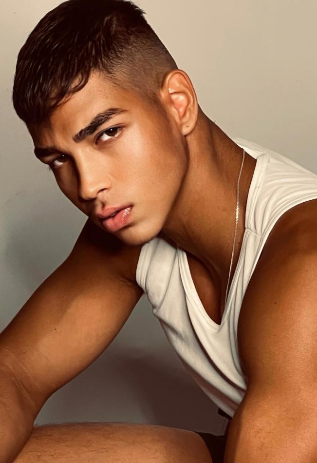 Gabriel Alencar - fashion model portfolio photo 1