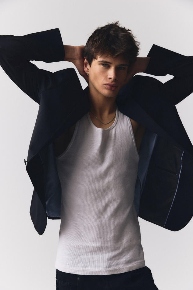 Gordon Dillhunt - fashion model portfolio photo 4