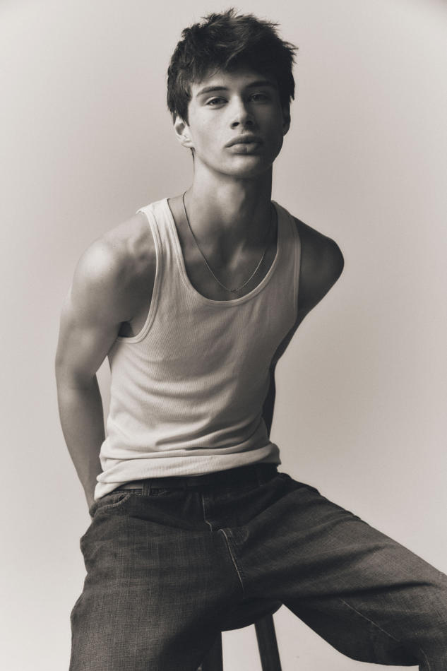 Gordon Dillhunt - fashion model portfolio photo 2
