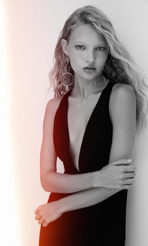 Nika Khromova - fashion model portfolio photo 24