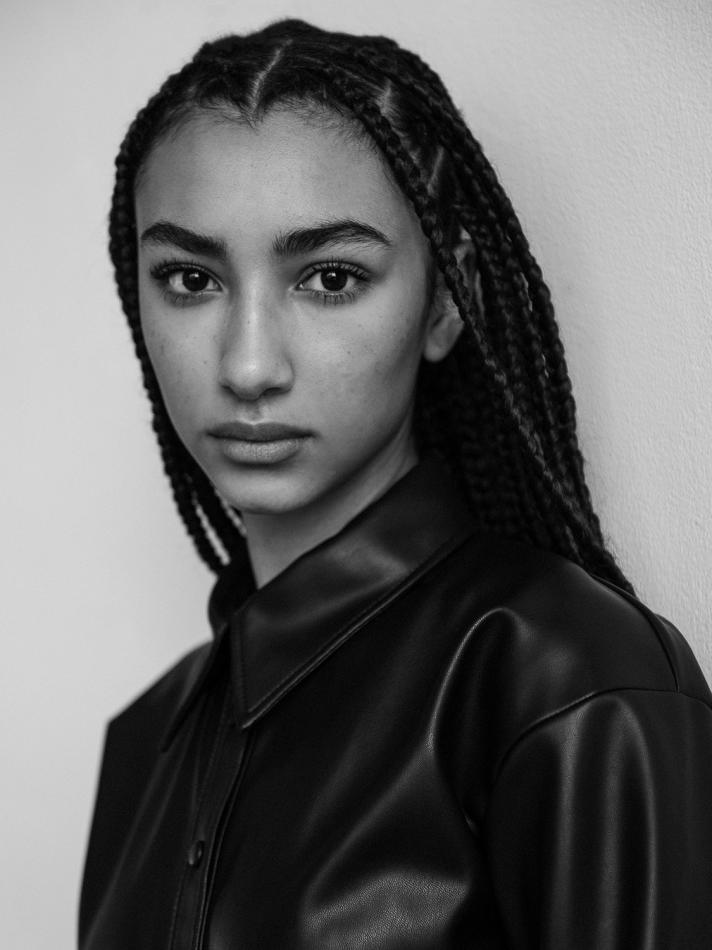 Kaylin Williams - fashion model portfolio photo 9