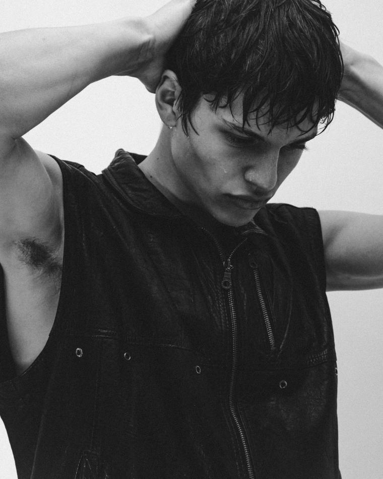 Fynn Löffler - fashion model portfolio photo 10