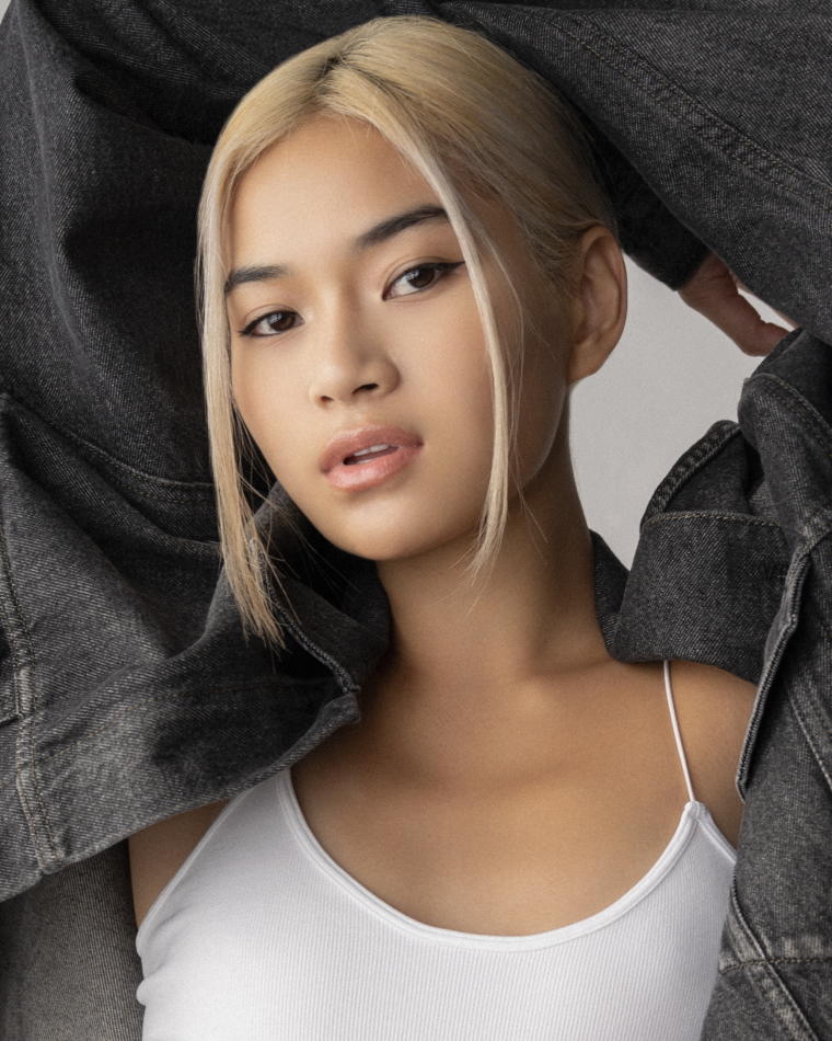 Czarina Kwong - fashion model portfolio photo 1