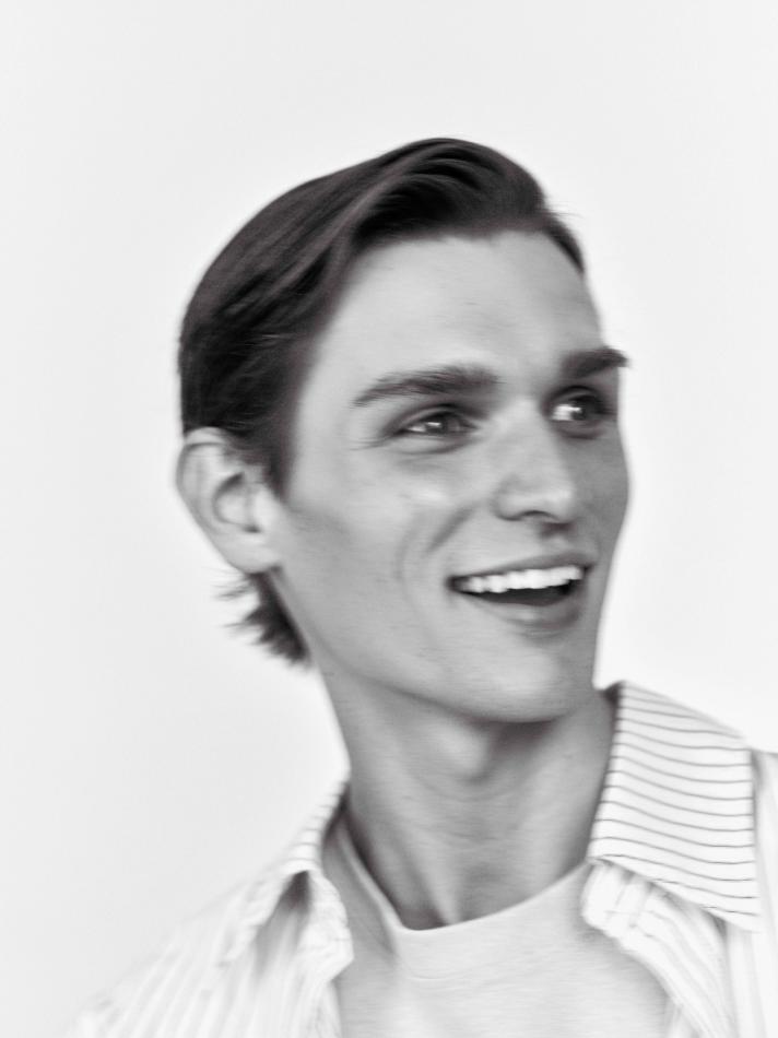 Brandon Barlow - fashion model portfolio photo 7