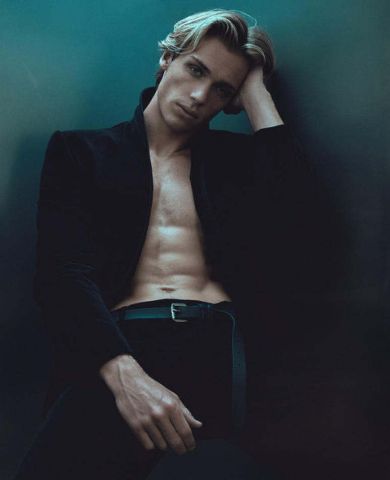 Tanner Knox - fashion model portfolio photo 24