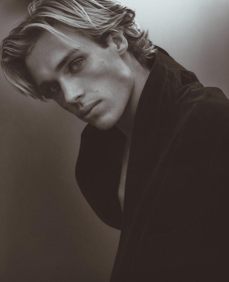 Tanner Knox - fashion model portfolio photo 25