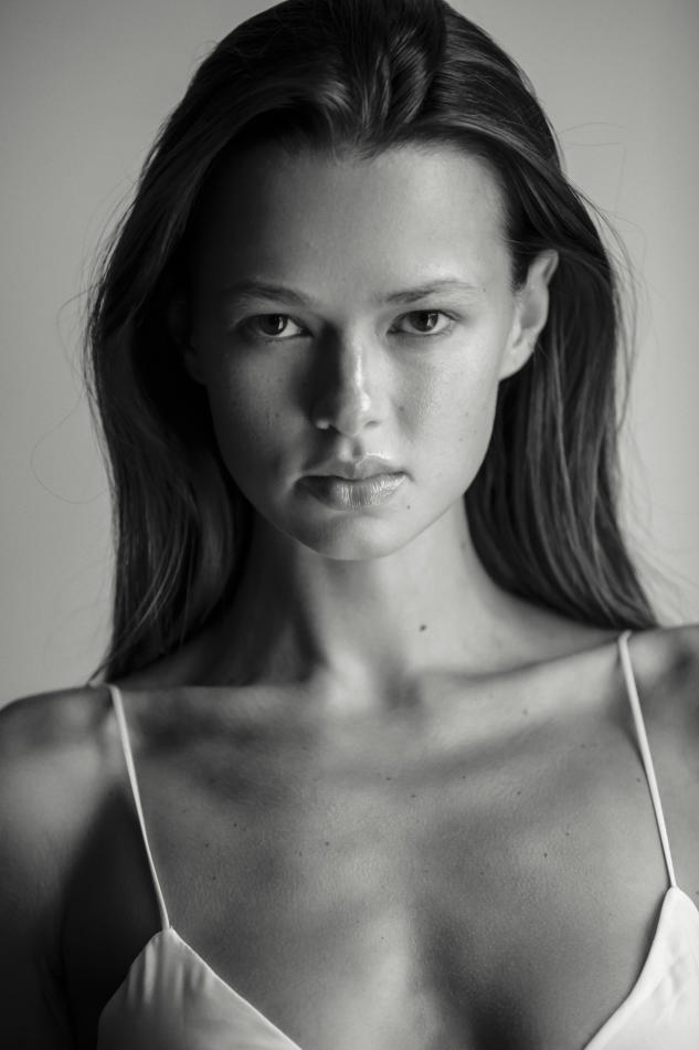 Didi Sviridova - fashion model portfolio photo 1