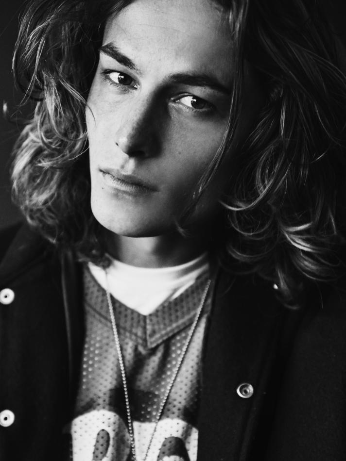 Shayne Davies - fashion model portfolio photo 1