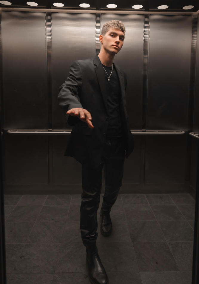 Lucas Tarrago - fashion model portfolio photo 12