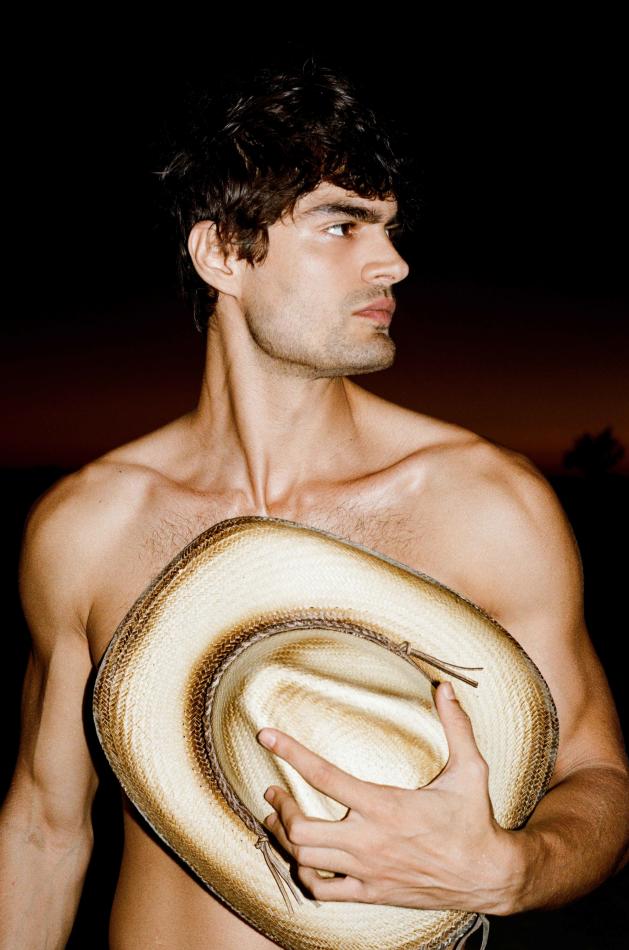 Iago Botelho - fashion model portfolio photo 20