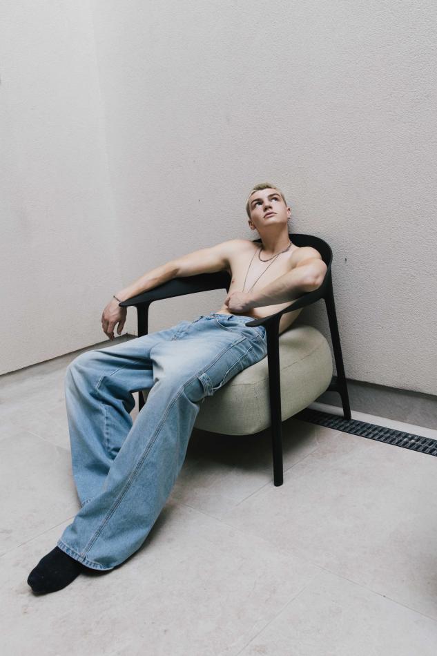 Alex Brendon - fashion model portfolio photo 15