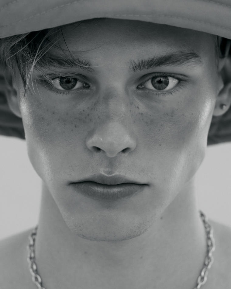 Franek Sapinski - fashion model portfolio photo 3