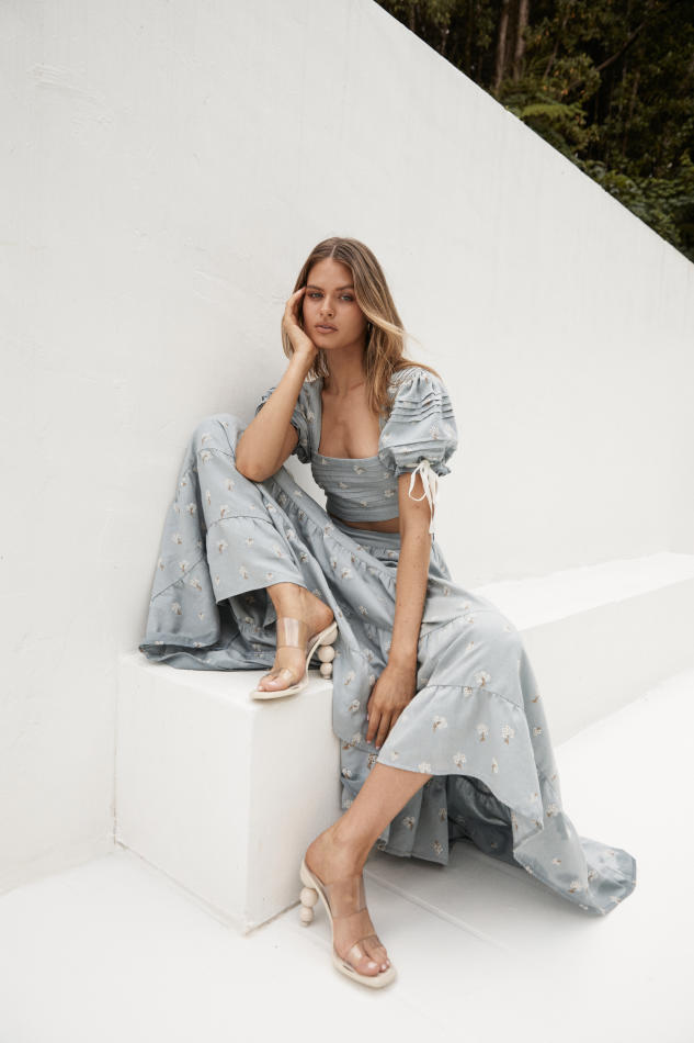Milli Ross - fashion model portfolio photo 9