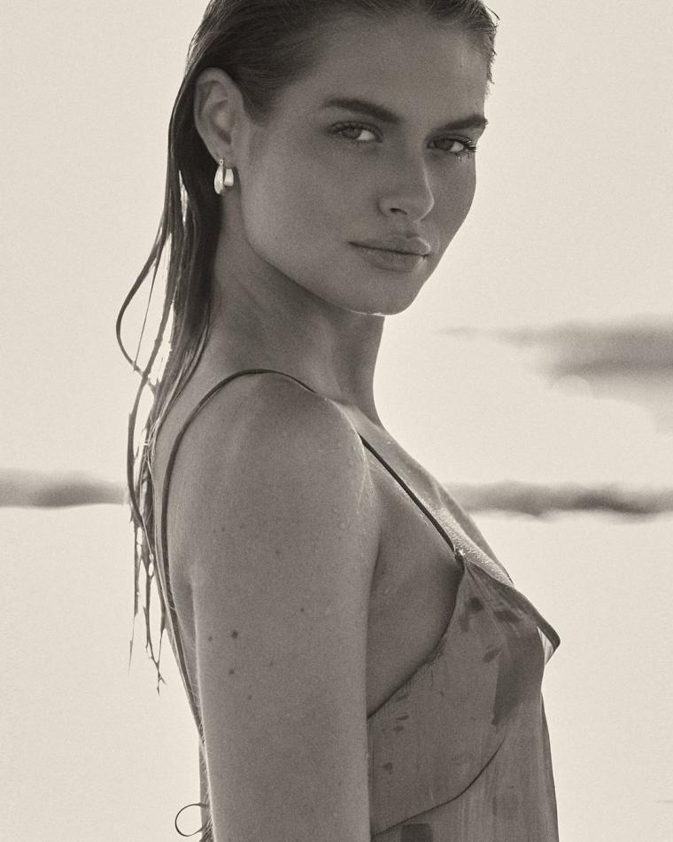 Milli Ross - fashion model portfolio photo 17