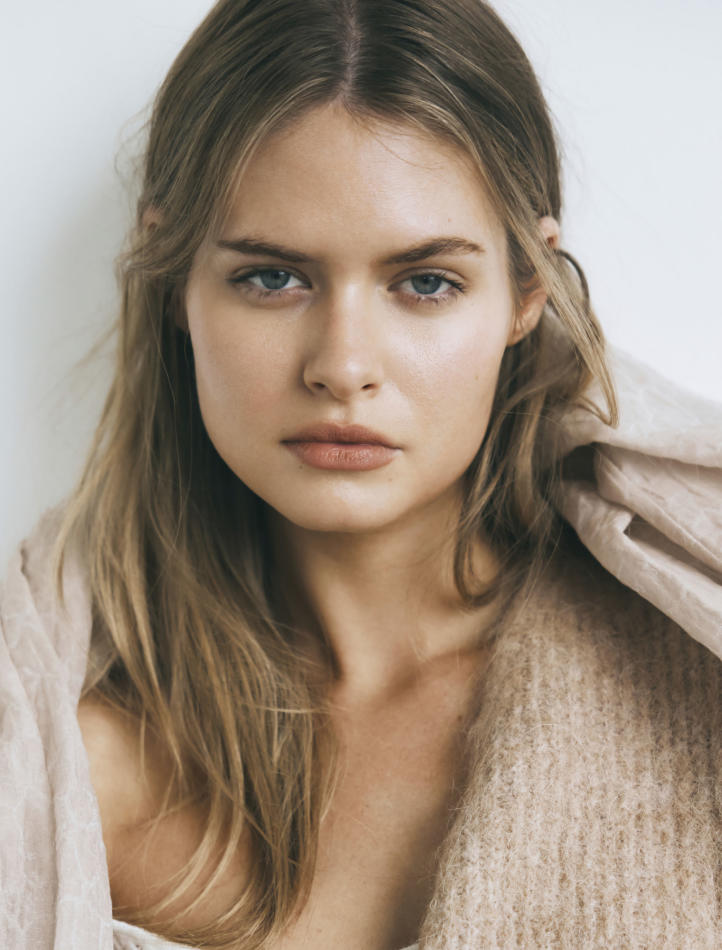 Milli Ross - fashion model portfolio photo 5